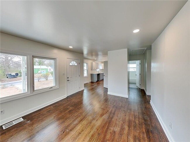 Photo - 1958 Maywood Pl NW