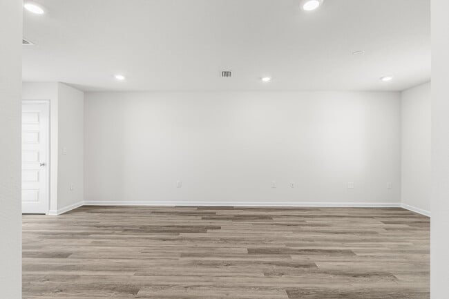 Photo - 7202 Madison Square Dr