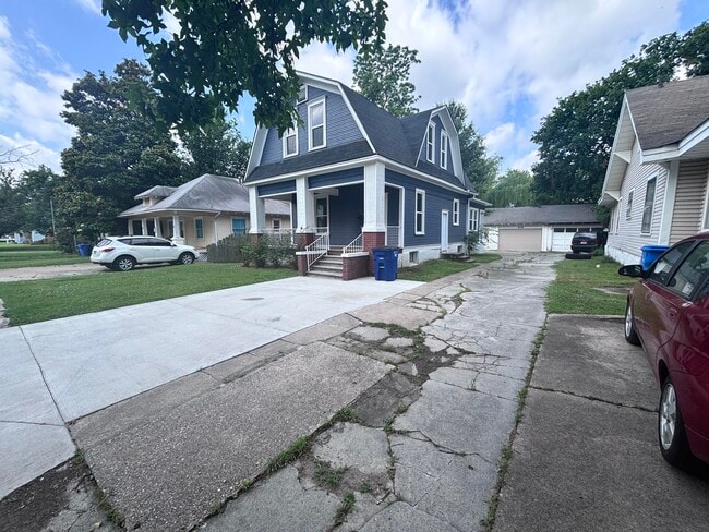 Photo - 109 E St NW