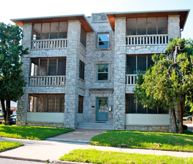 Building Photo - 2021 E 12th St Unit #6 Rental