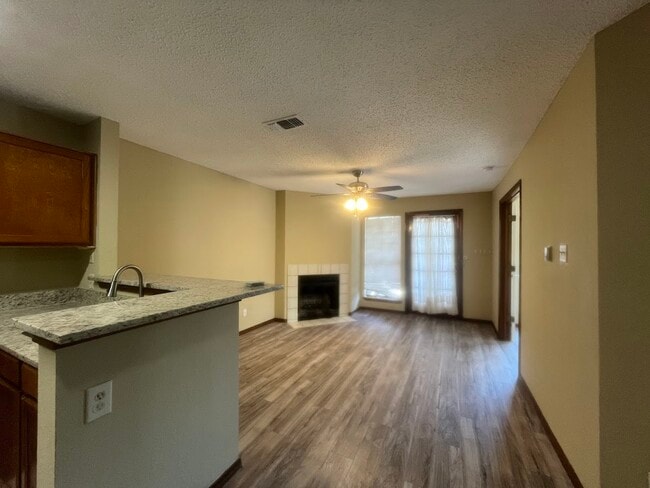 Building Photo - 6108 Abrams Rd Unit 620