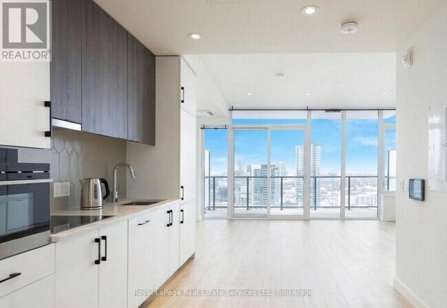 Photo - 741 King St W Unité 1610