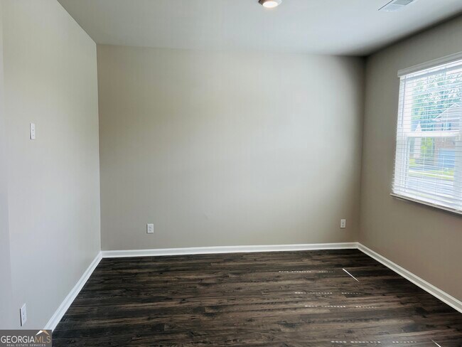 Photo - 19 White Spruce Wy