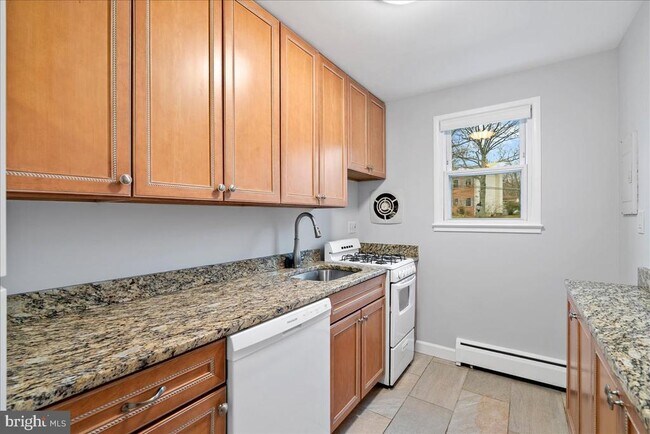 Photo - 945 N Barton St Unidad 204