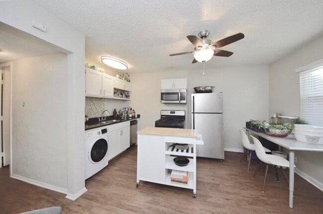 Photo - 2401 Manor Rd Unit 132A