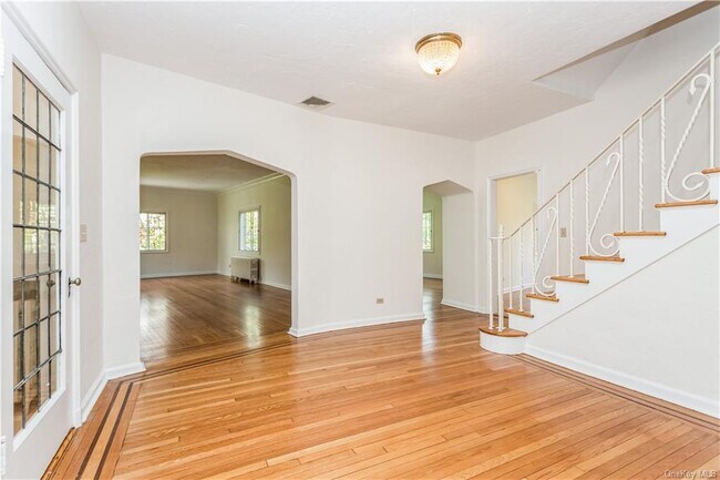 Photo - 71 Beechtree Dr