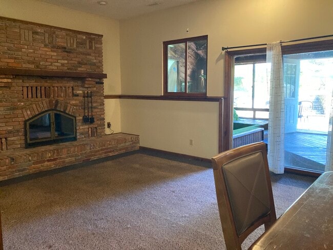 Great room with fireplace - 5219 Cottonwood Dr Unit Patio