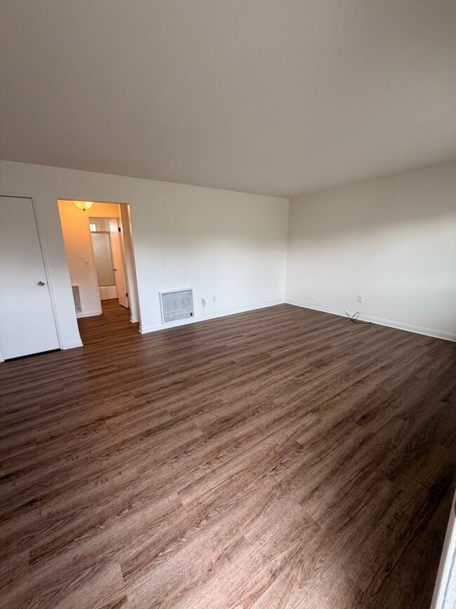 Photo - Two Bedroom Cypress Apartment For Rent-Inc... Unit B