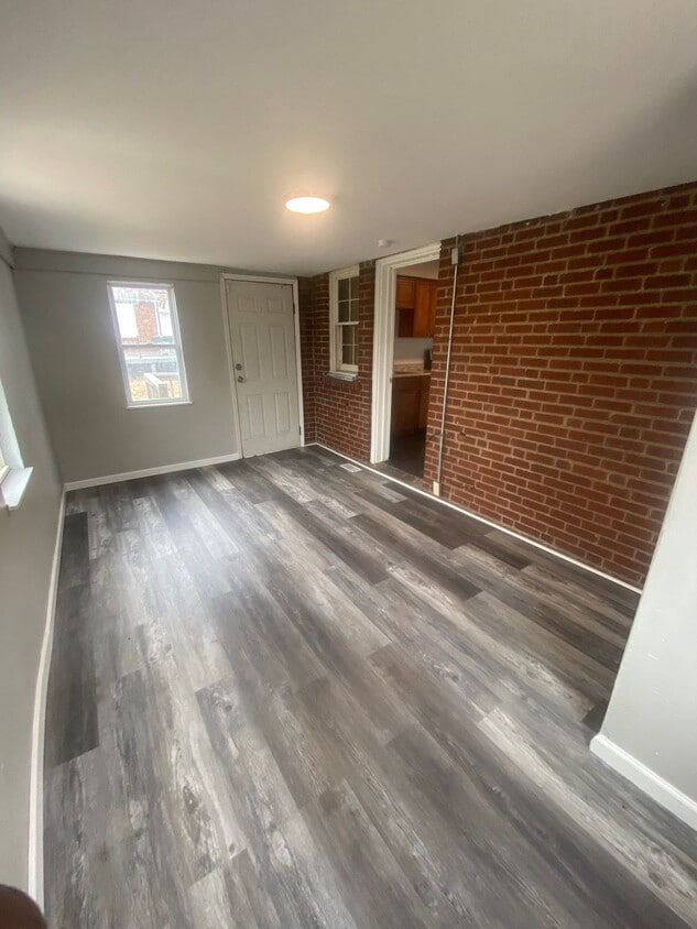 Photo - 858 Melvin Ave