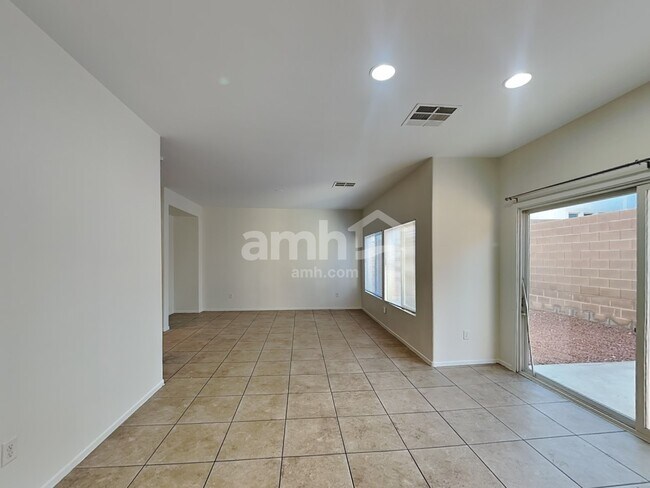 Photo - 1010 Maple Pines Ave