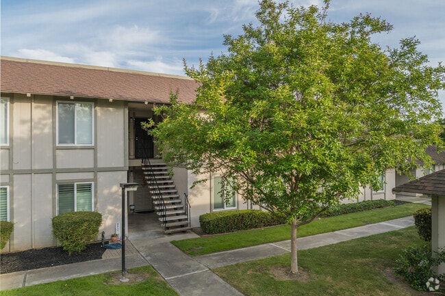 ALT. Photo - Oak Grove Villa