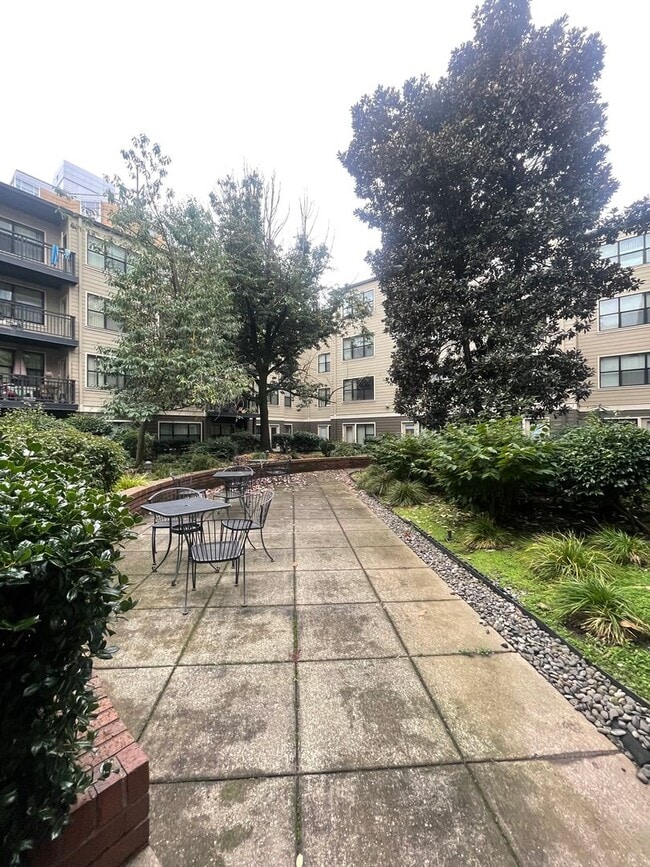 Photo - Lovejoy Station