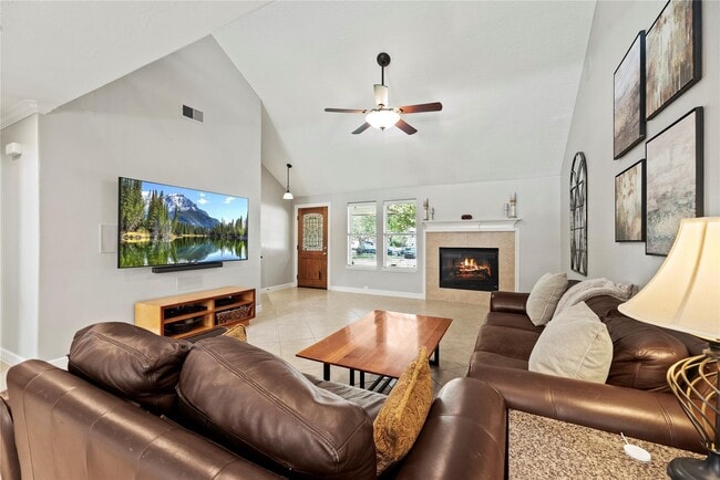 Photo - 903 Sugarfield Ct