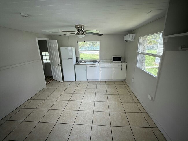 Photo - 14035 W River Rd