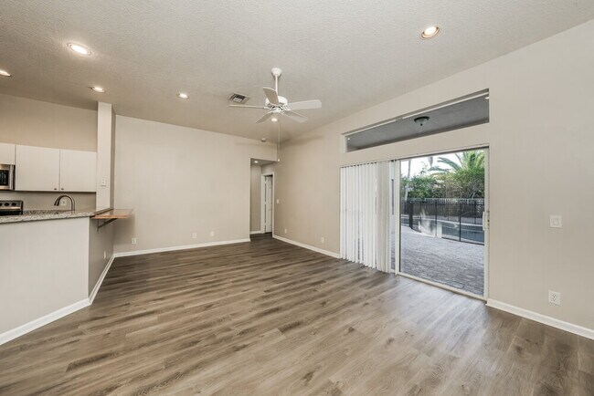 Photo - 966 Bluewood Terrace