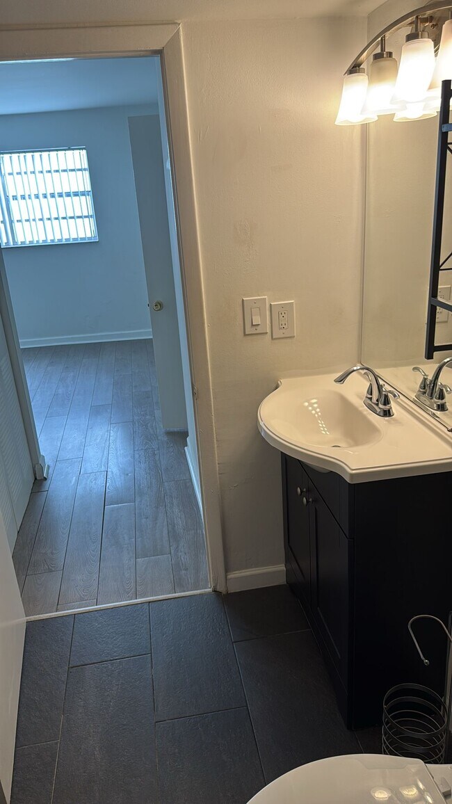 1615 Meridian Ave Unit 202