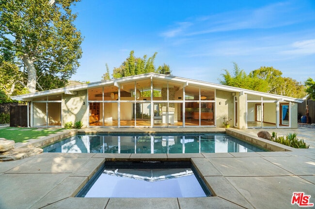 Photo - 30725 Manzano Dr