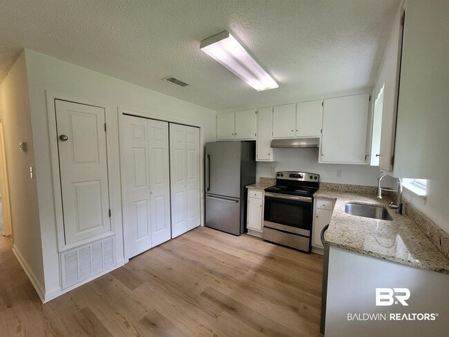 Photo - 311 W Peachtree Ave