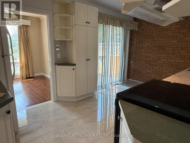 Photo - 9 Waterfield Dr