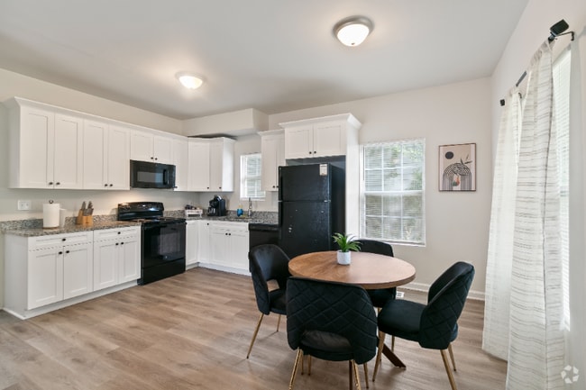 Building Photo - 987 Dimmock St SW Unit 1 Rental