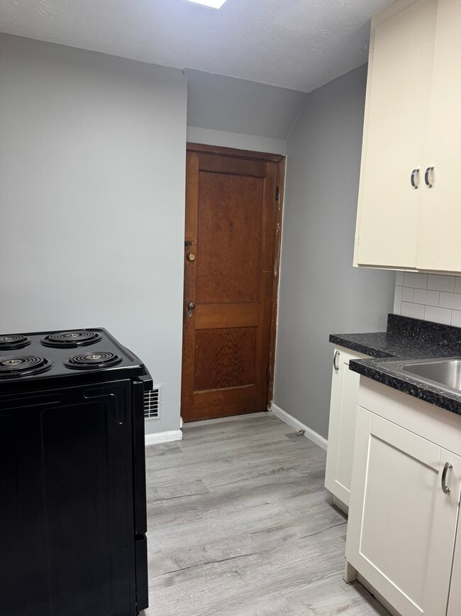 Photo - 2696 East Ave