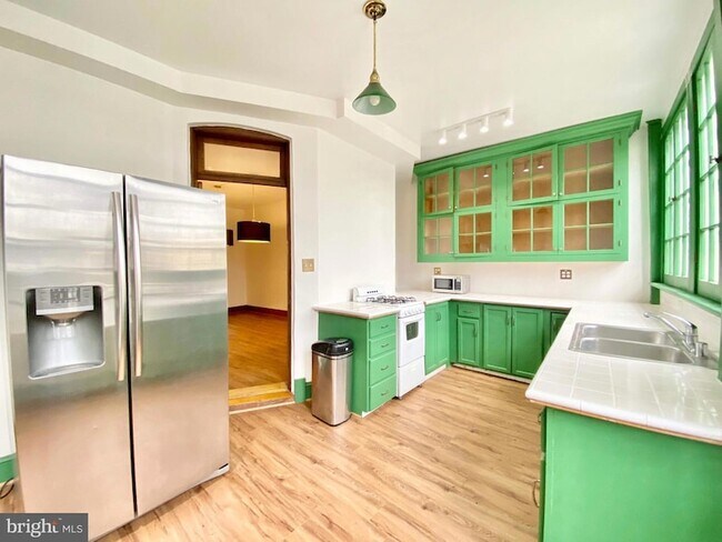 Photo - 140 Bryant St NW