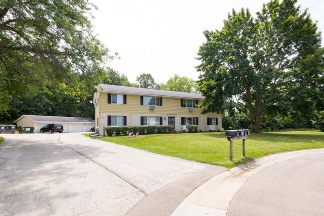 Photo - 723 Princeton Ct