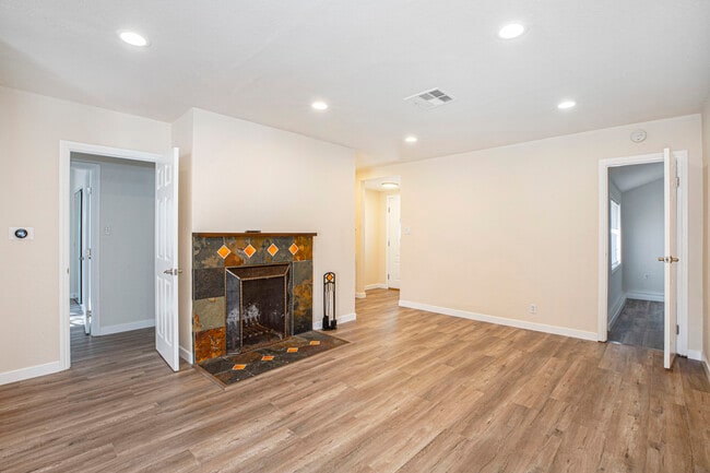 Photo - 7820 Lasaine Ave