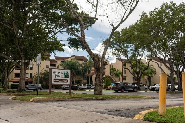 Building Photo - 9140 SW 123rd Ct Unit 208-Q