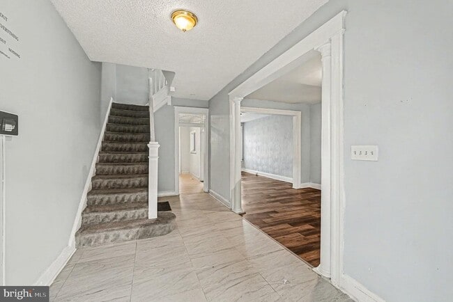 Photo - 409 Edgewood St