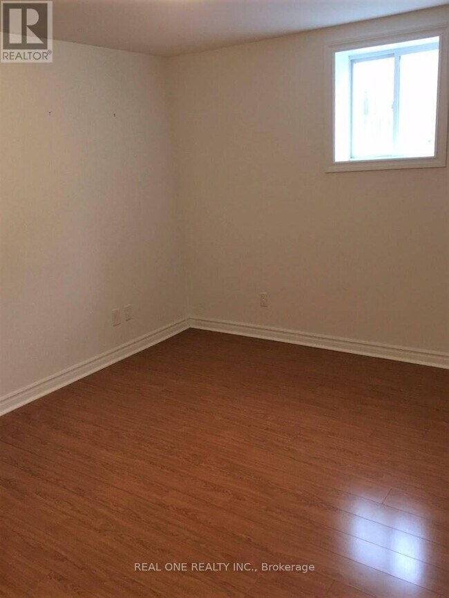 Photo - 141 Nahanni Dr