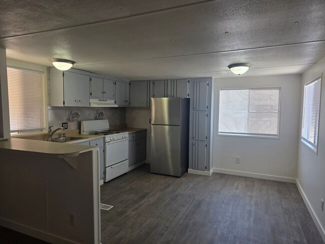 Photo - Cute and Clean 2 bed/1 Bath in central BHC