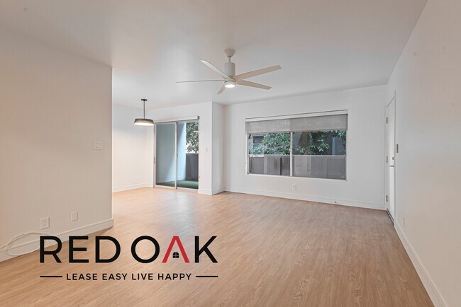 Photo - ~$505 OFF + 1 Month Free Parking ~ Amazing... Unidad 5