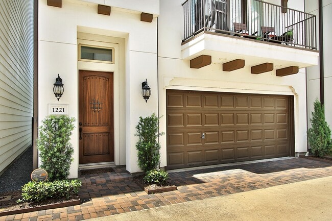 Photo - 1221 Bonner St