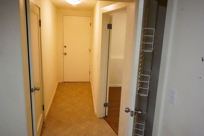 Building Photo - Encinal Avenue Unit B Rental