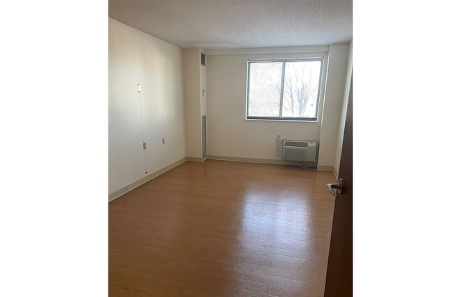 Photo - 5 Green St Unit 100