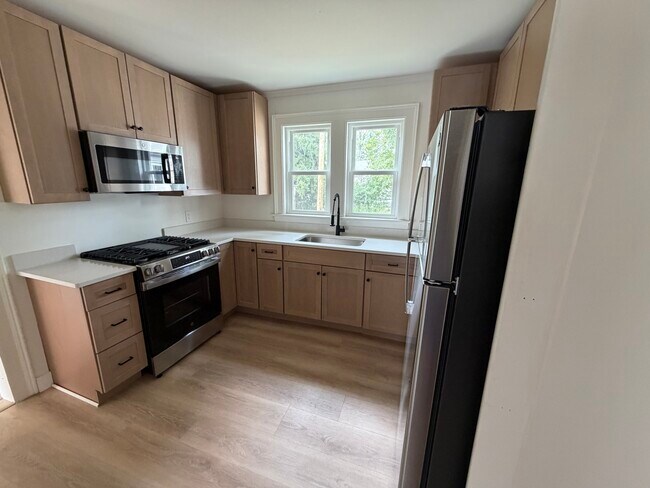 Newly Remodeled Full Kitchen