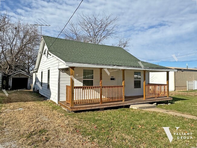 Charming Ranch-Style, Three-Bedroom, One-B... - Charming Ranch-Style, Three-Bedroom, One-B... Casa