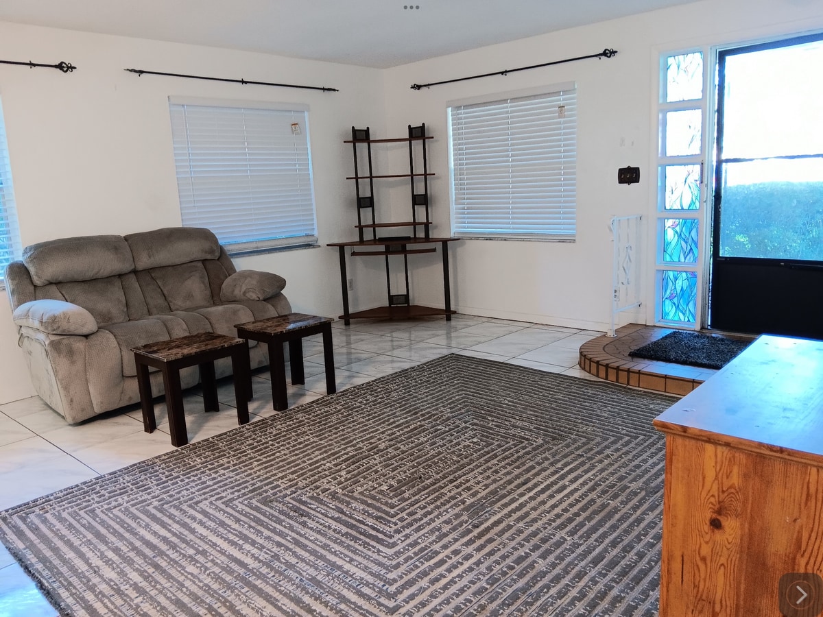 Photo - 137 White St