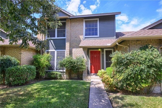 Stately 2 Story Condo In North Austin Loca... - Stately 2 Story Condo In North Austin Loca...