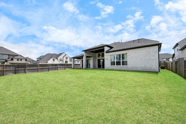 Building Photo - 10235 Forest Lake Dr