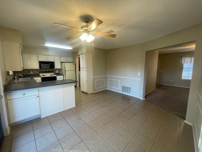 Photo - Beautiful 3-Bedroom / 2-Bathroom Home Near Stillwater Junior High and Skyline Elementary!