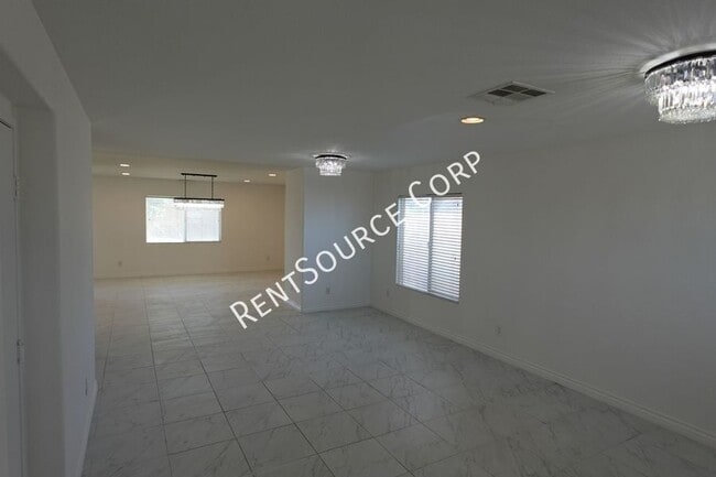 Photo - 1859 E Kettering St