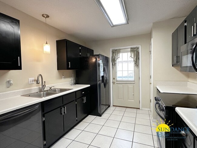 Photo - Spacious 3-Bedroom Home in FWB in between Eglin & Hurlburt Bases!