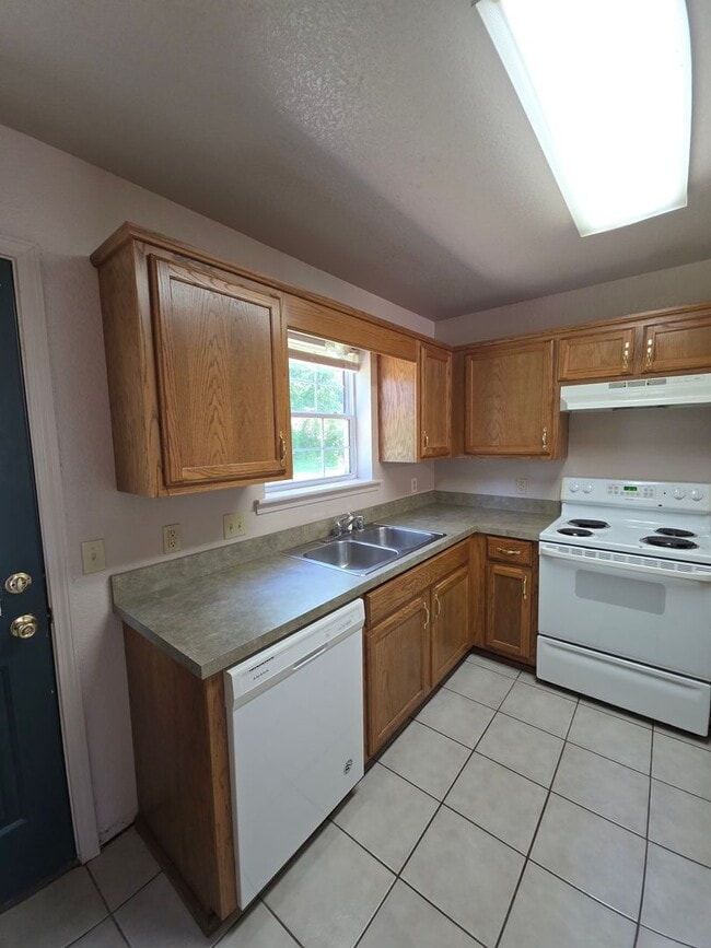 Photo - 208 E F St Unit 3