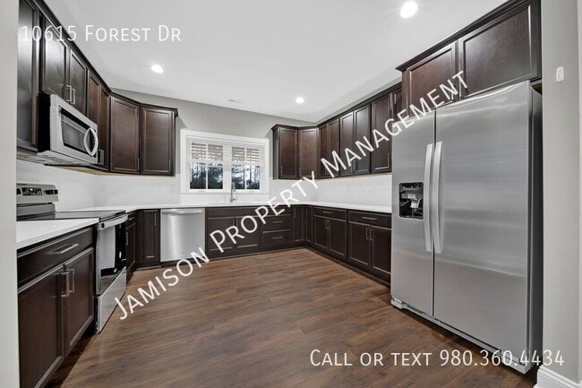 Photo - 10615 Forest Dr