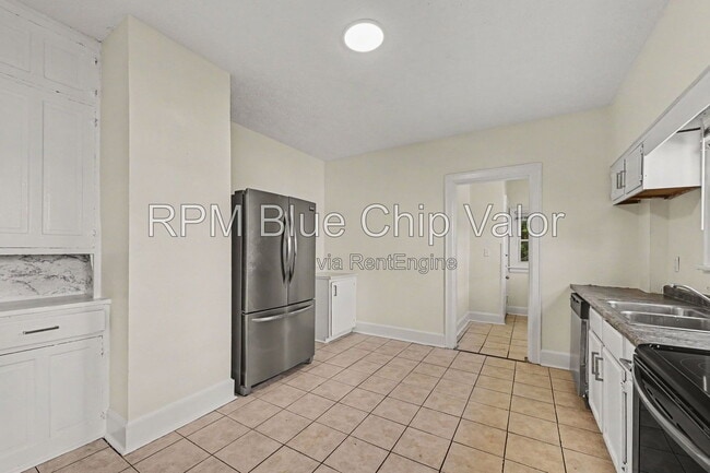 Photo - 1832 Woodlawn Ave