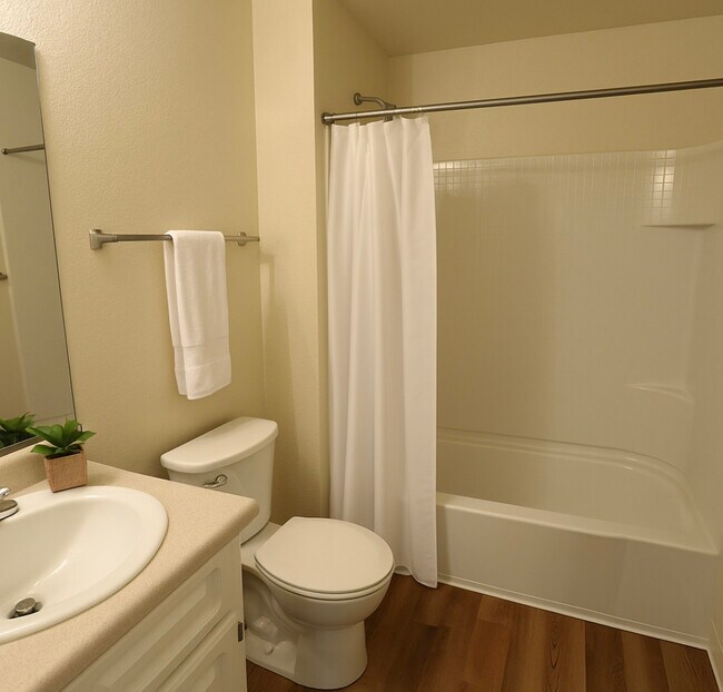 Photo - Emerald Pointe