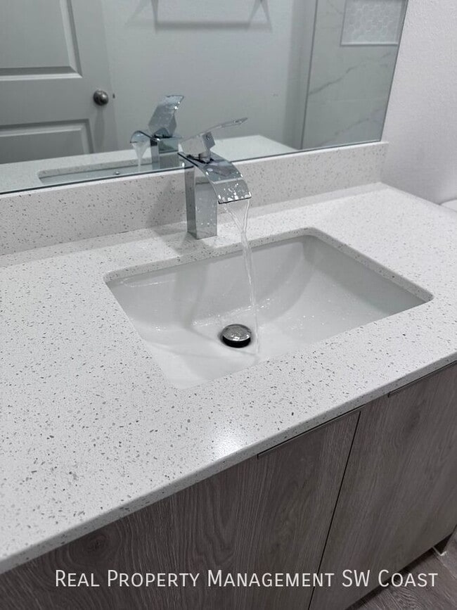 Photo - 1263 Hillcrest St E