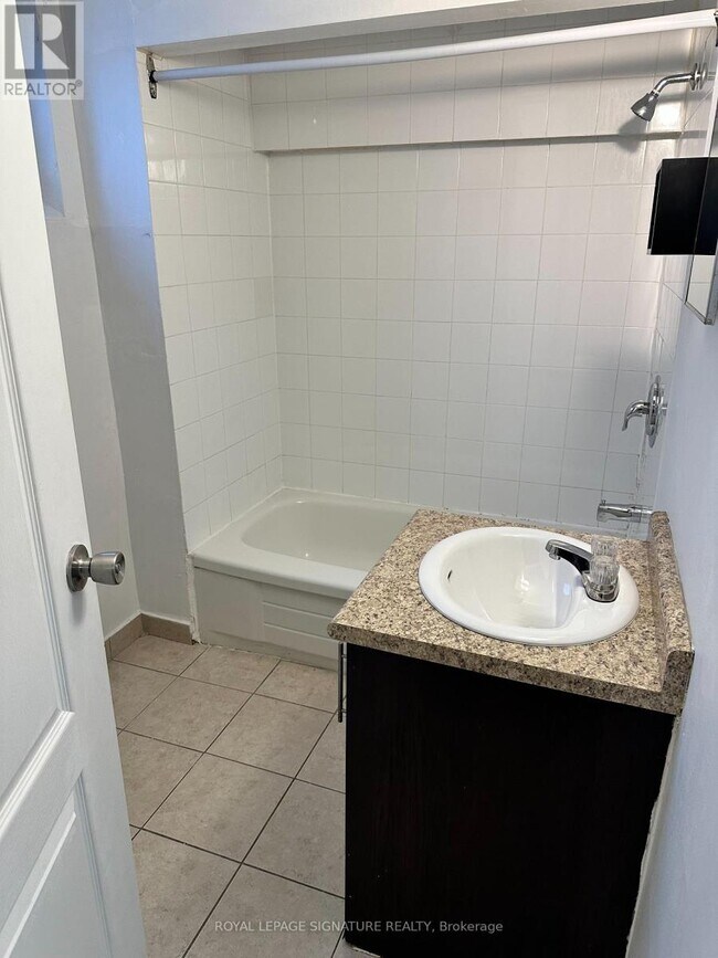 Photo - 7 Limevale Crescent
